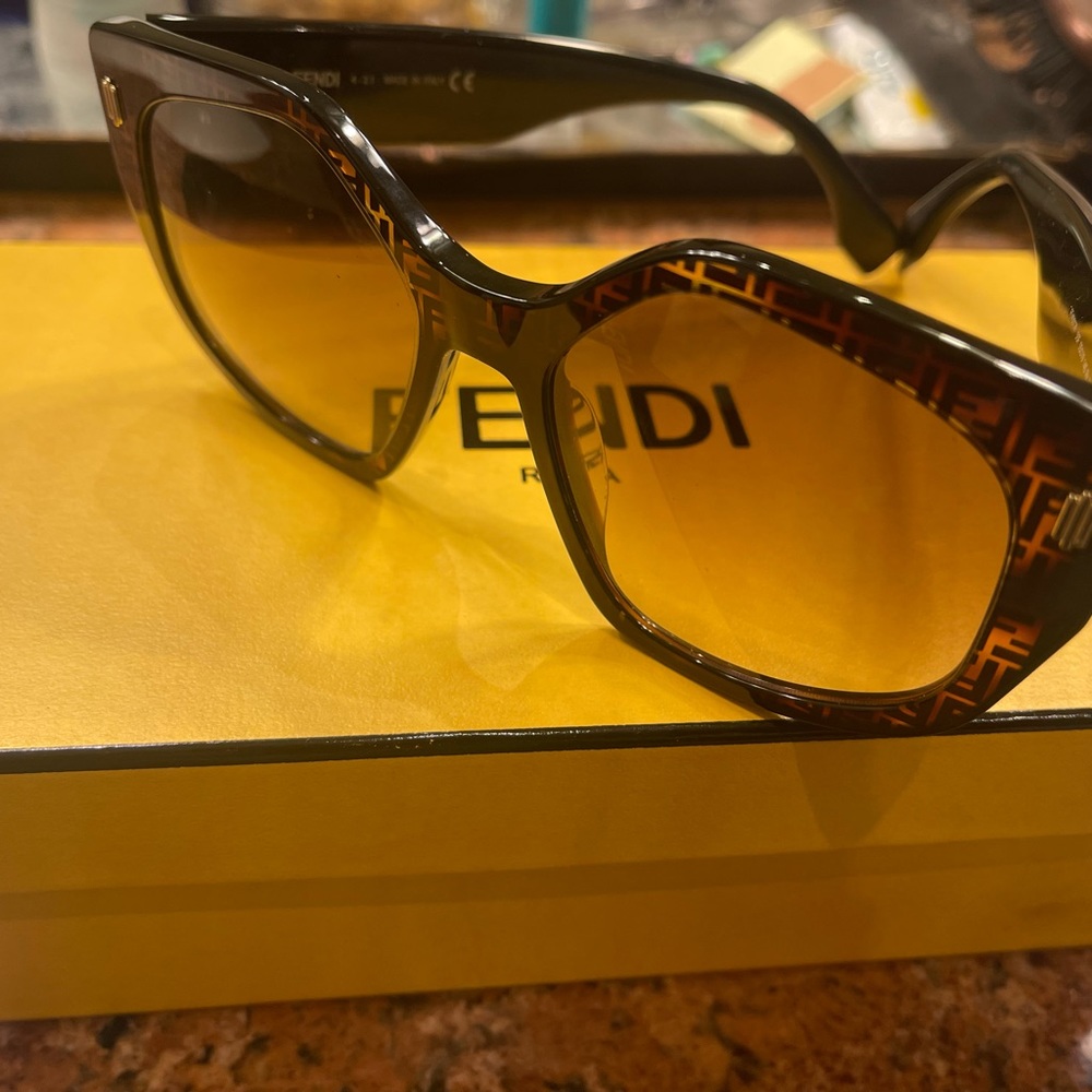 FENDI SUNGLASSES